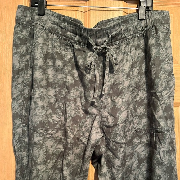 Orvis Women's Midweight Relaxed Fit Jogger - Picture 4 of 13